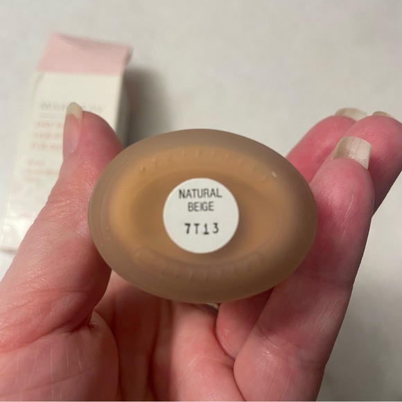 Mary Kay Natural Beige Day Radiance Liquid Foundation - Picture 4 of 5